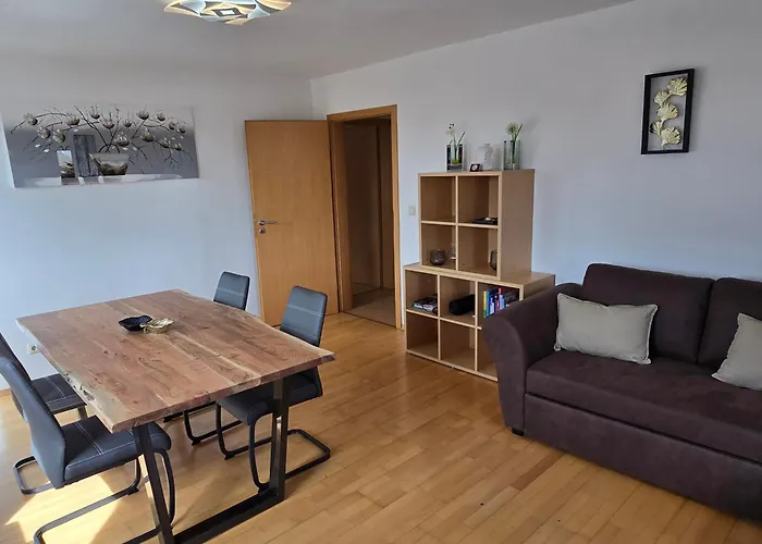 Drei Zimmer Appartment Mit Kueche & Bad