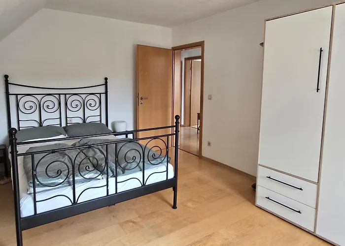 Drei Zimmer Appartment Mit Kueche & Bad