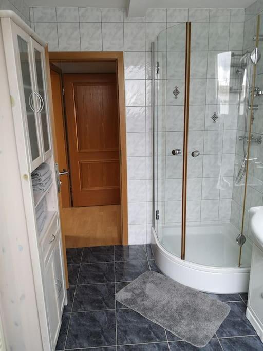 Appartement Drei Mit Kueche & Bad *